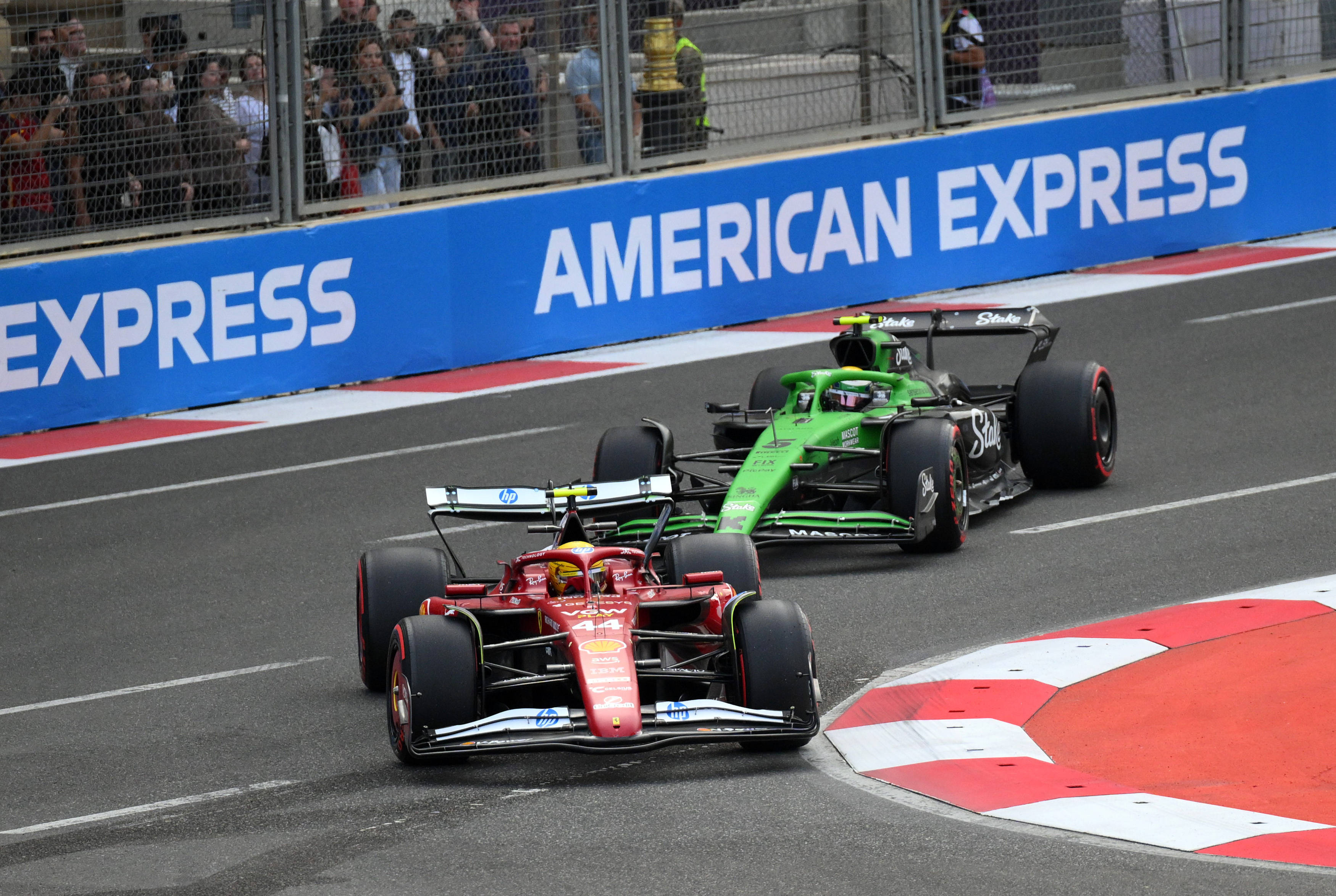 开云体育官网-迈凯伦翻盘法拉利，汉密尔顿统治全场