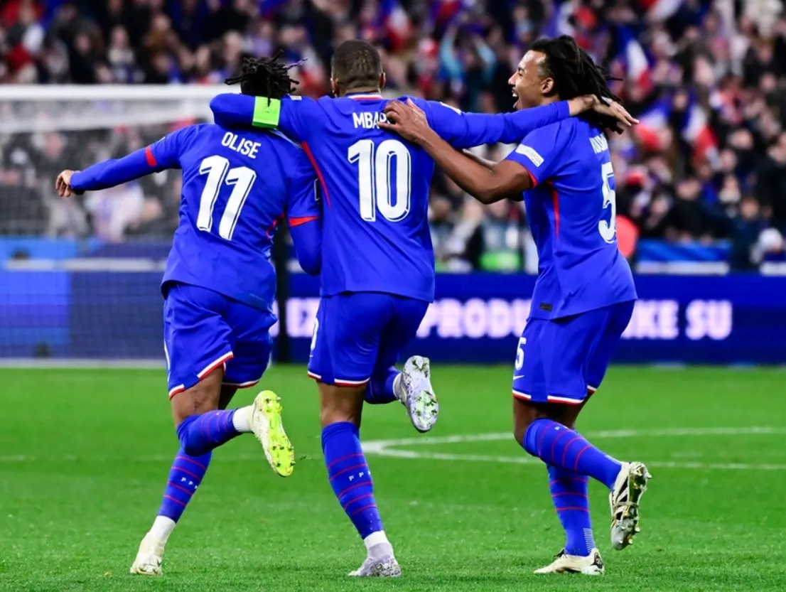 法国队逆转奥地利队，马龙带队取胜