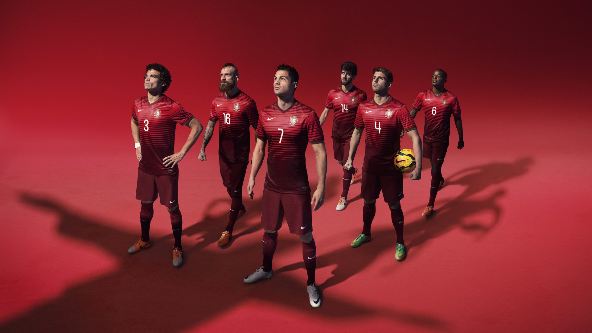 赛道如战场，乌克兰车队的全面压制战术，如何演化为F1年度争冠的隐喻战争？