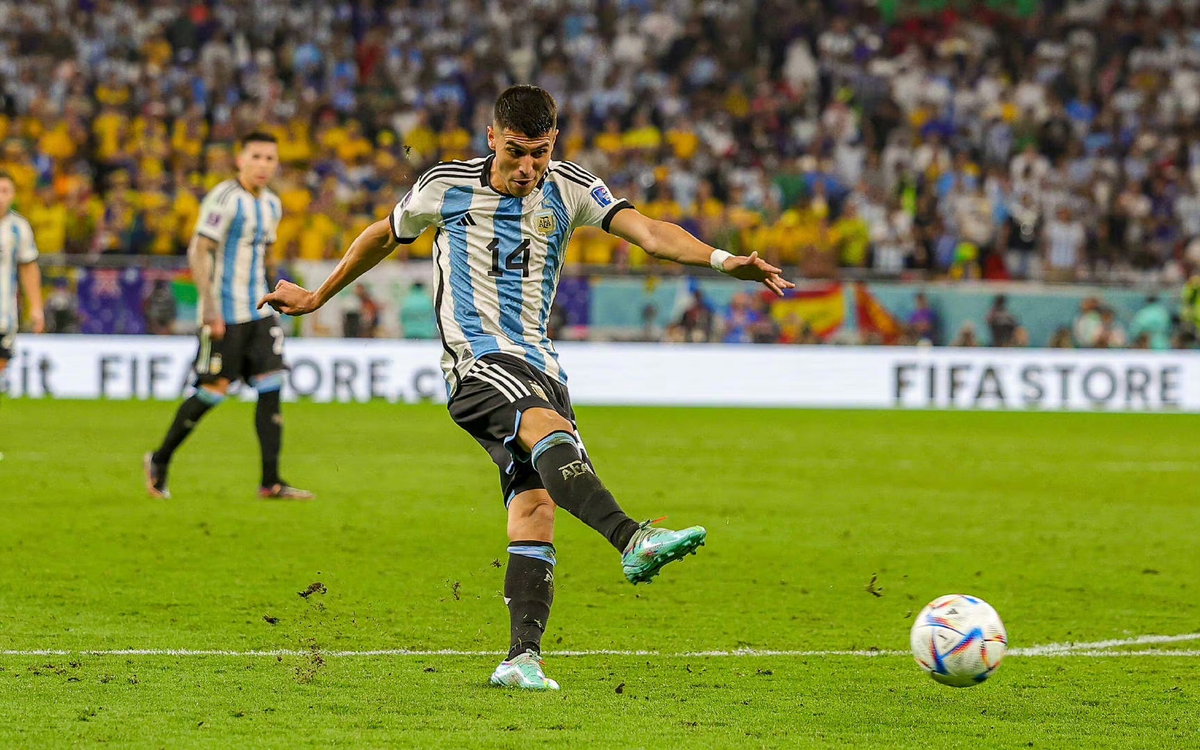 拉沃尔杯轻取联合杯，西西帕斯惊艳四座